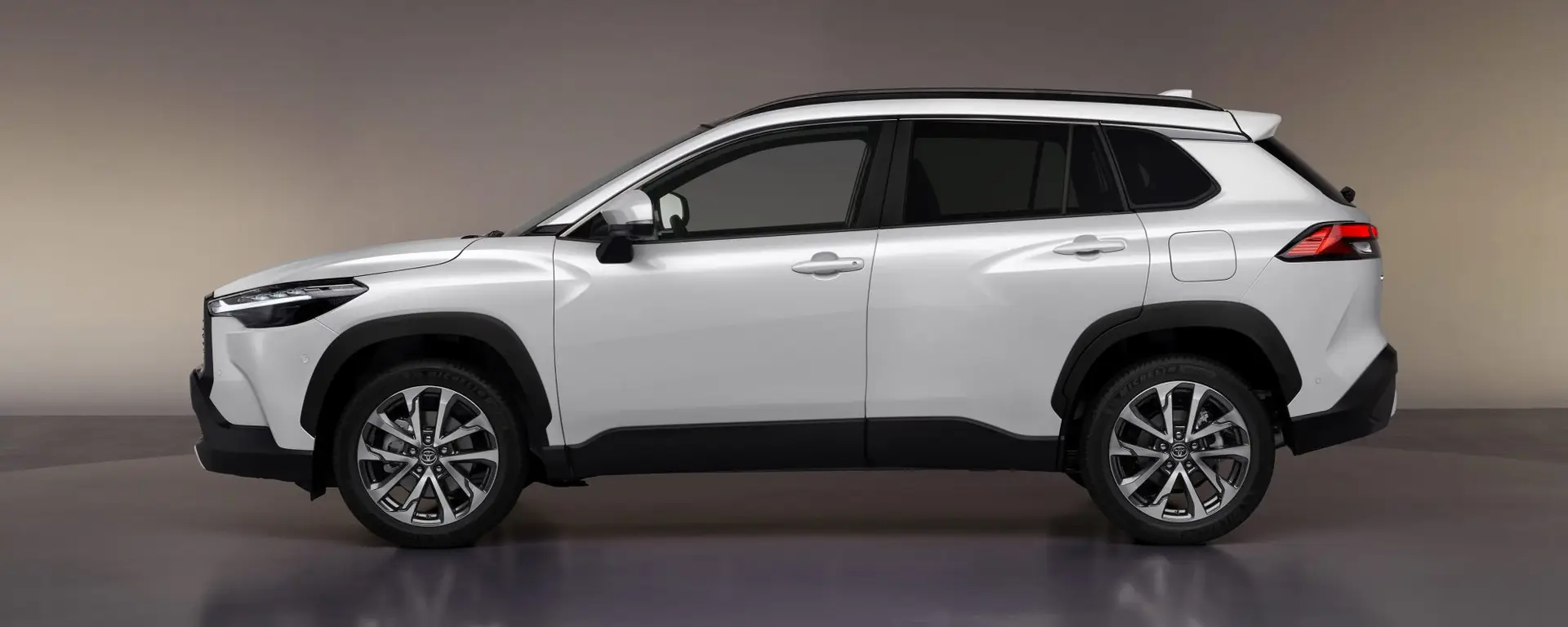 05 Toyota maakt alle prijzen bekend van nieuwe Corolla Cross 2000x800 1